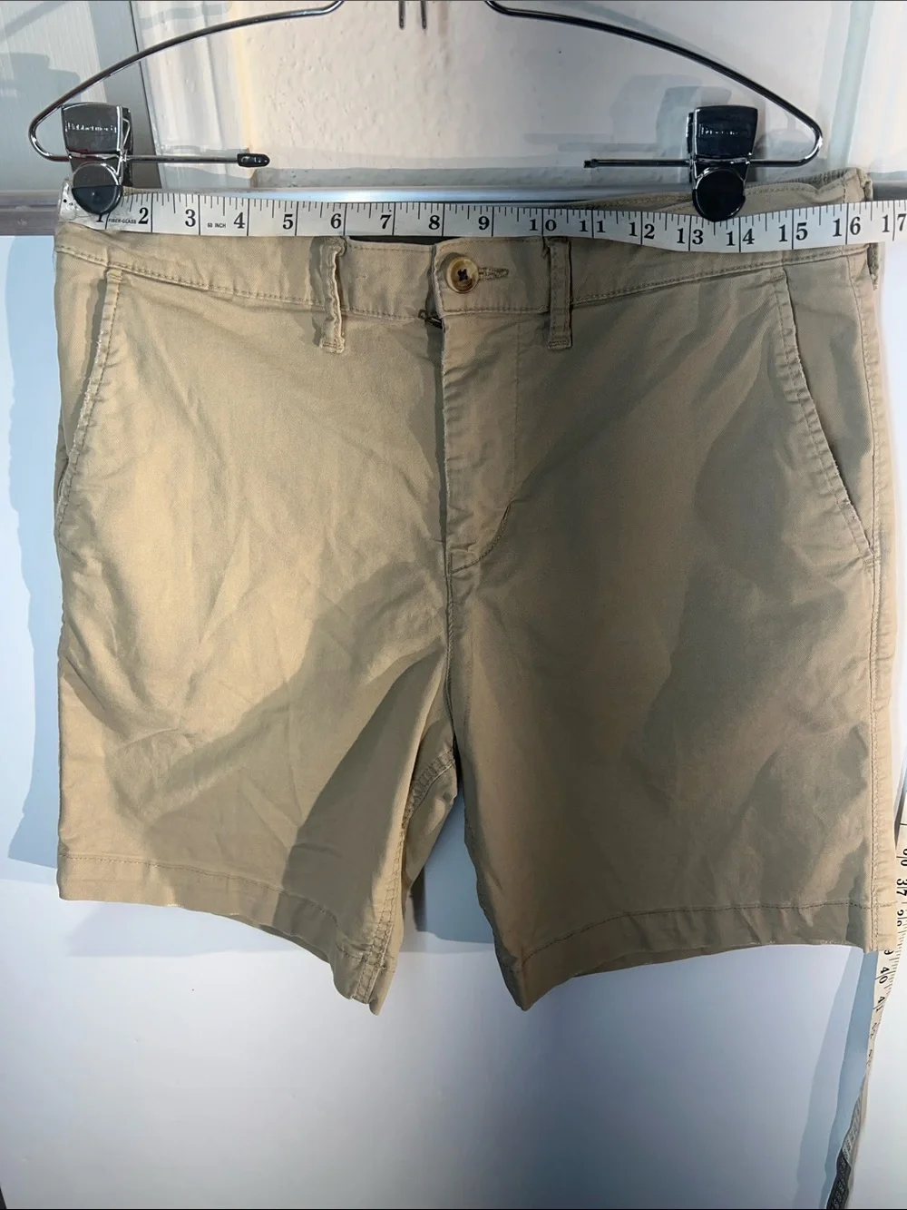 American Eagle Outfitters Men's Flat Front Shorts in Khaki